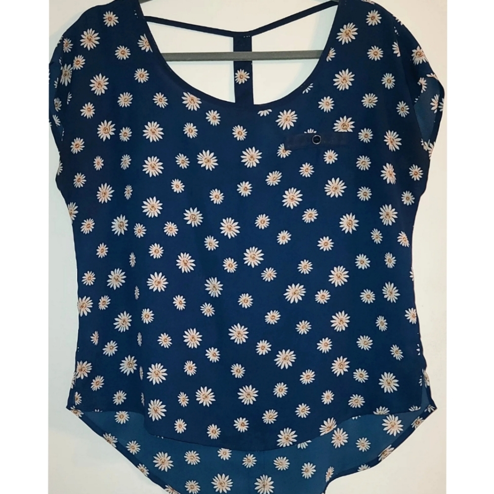 Daisy flowy top